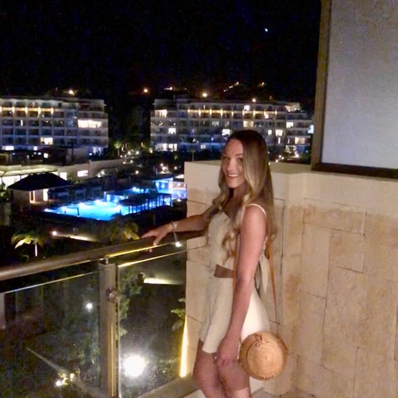 Meet Your Posher, Julie! - Picture 5 of 7